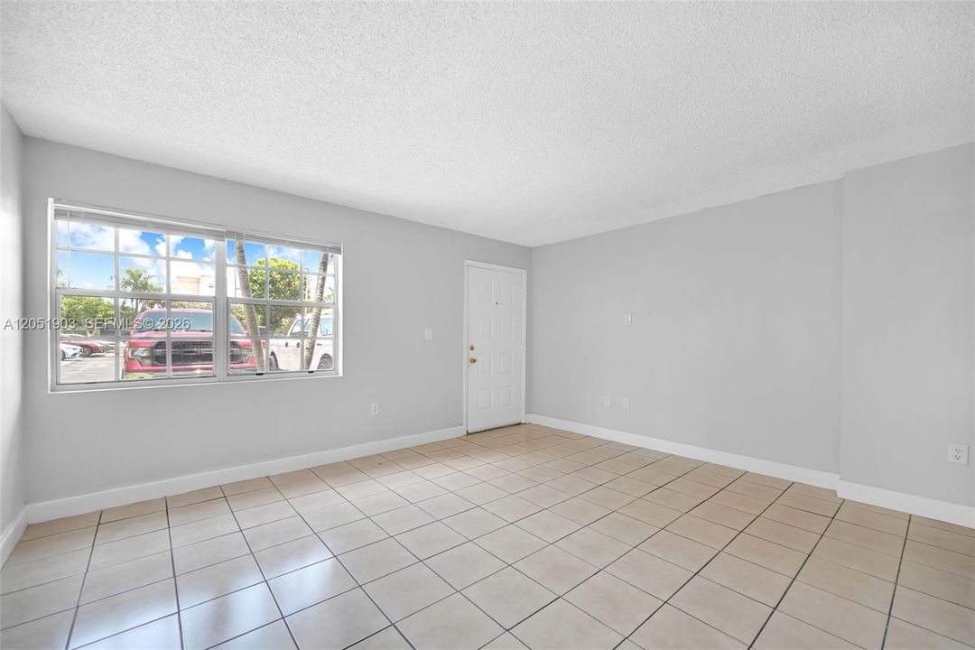En Venta: $270,000 (2 camas, 2 baños, 824 Pies cuadrados)