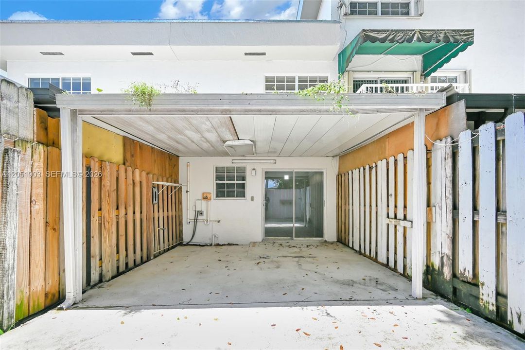 En Venta: $270,000 (2 camas, 2 baños, 824 Pies cuadrados)
