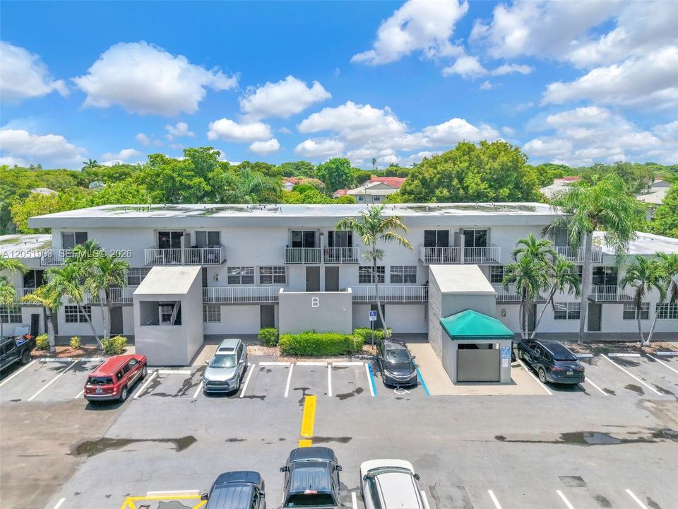 En Venta: $270,000 (2 camas, 2 baños, 824 Pies cuadrados)