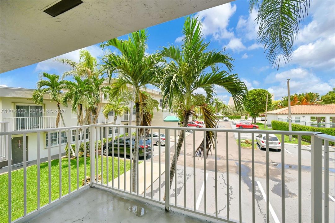 En Venta: $270,000 (2 camas, 2 baños, 824 Pies cuadrados)