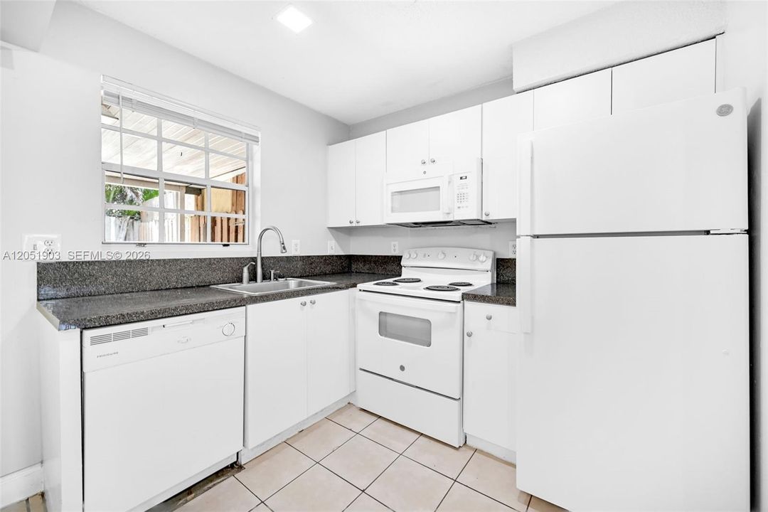 En Venta: $270,000 (2 camas, 2 baños, 824 Pies cuadrados)