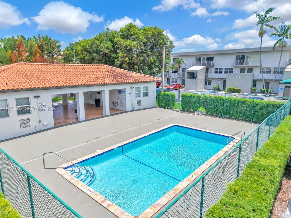 En Venta: $270,000 (2 camas, 2 baños, 824 Pies cuadrados)