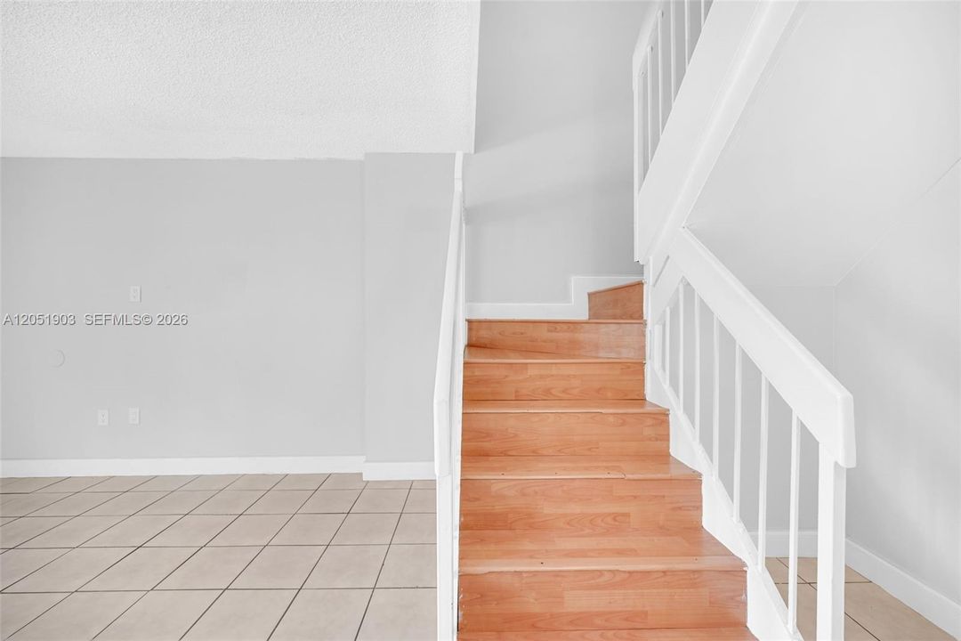 En Venta: $270,000 (2 camas, 2 baños, 824 Pies cuadrados)