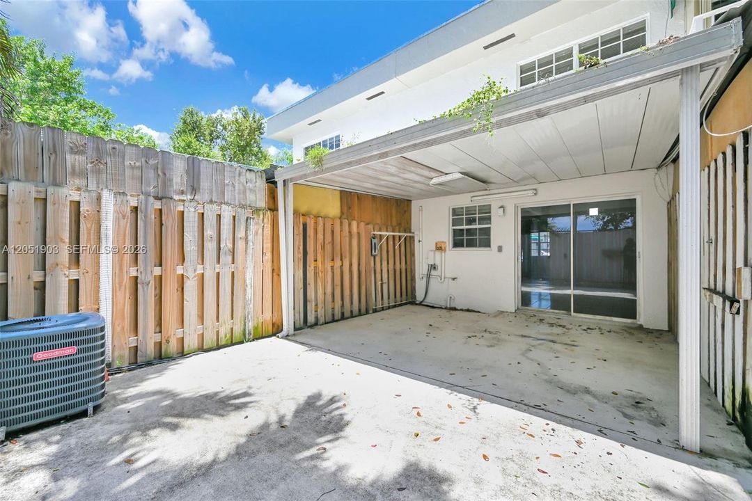 En Venta: $270,000 (2 camas, 2 baños, 824 Pies cuadrados)
