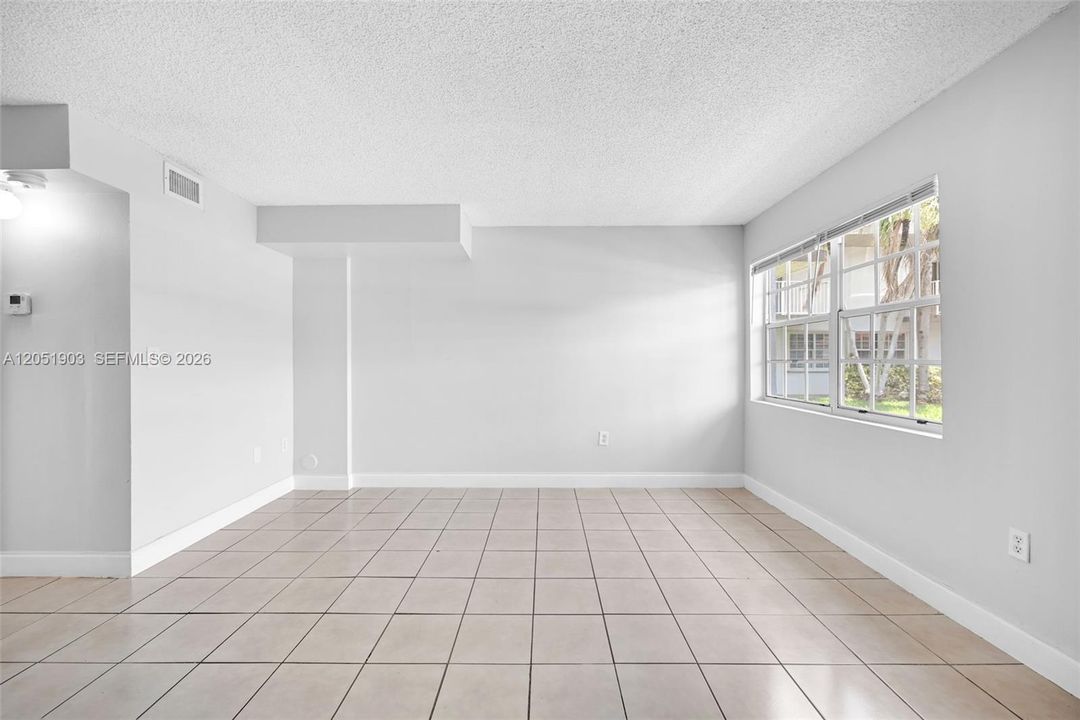 En Venta: $270,000 (2 camas, 2 baños, 824 Pies cuadrados)
