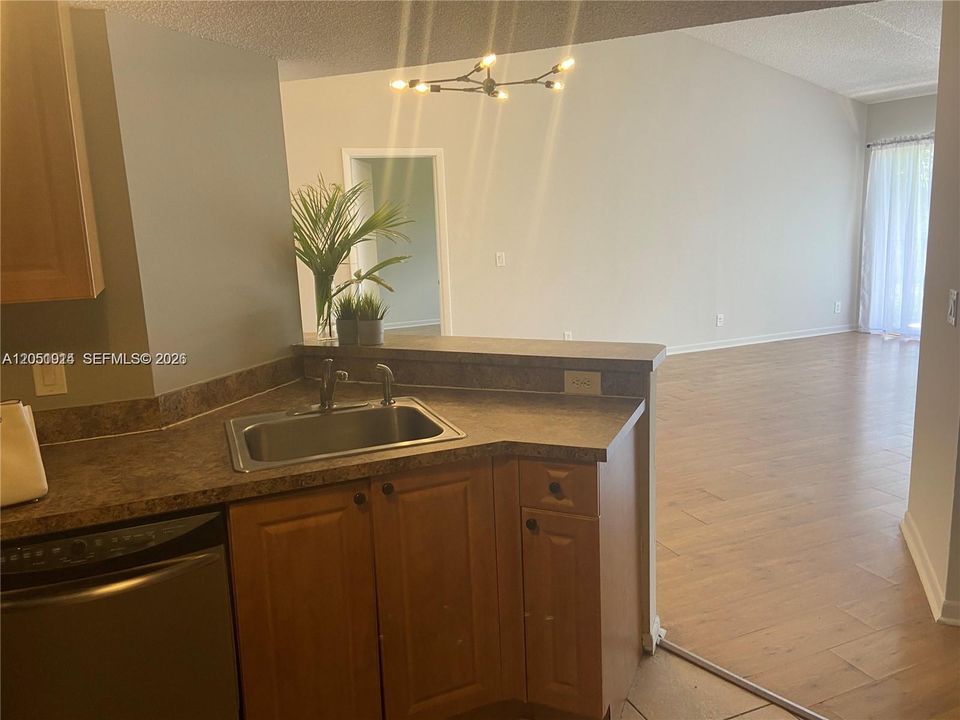 For Rent: $2,300 (3 beds, 2 baths, 1166 Square Feet)