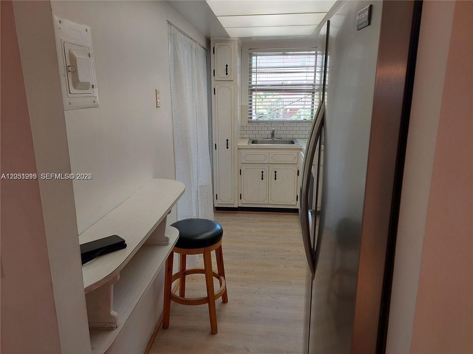 For Rent: $1,800 (1 beds, 1 baths, 660 Square Feet)