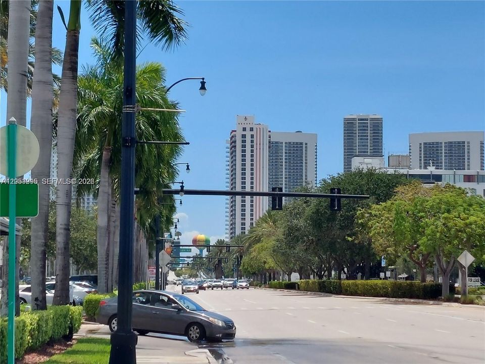 For Rent: $1,800 (1 beds, 1 baths, 660 Square Feet)