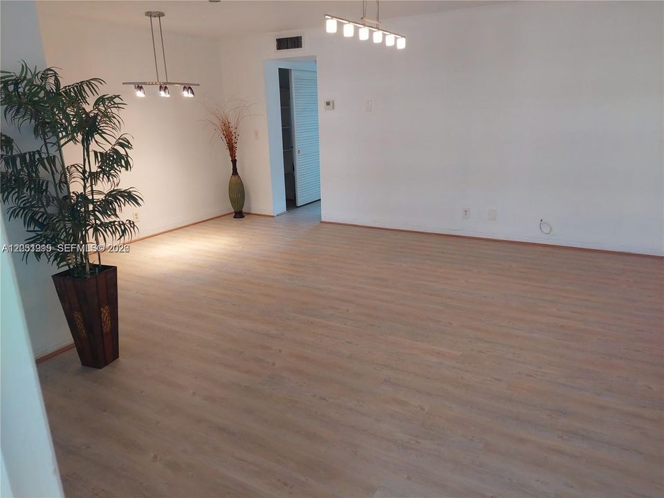 For Rent: $1,800 (1 beds, 1 baths, 660 Square Feet)