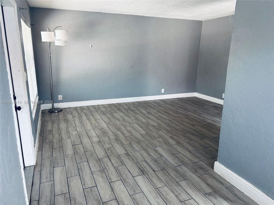 For Rent: $2,100 (2 beds, 1 baths, 1689 Square Feet)