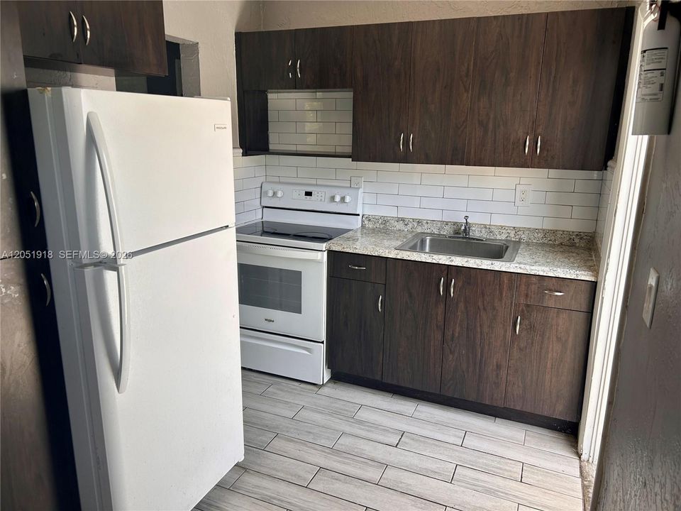 For Rent: $2,100 (2 beds, 1 baths, 1689 Square Feet)