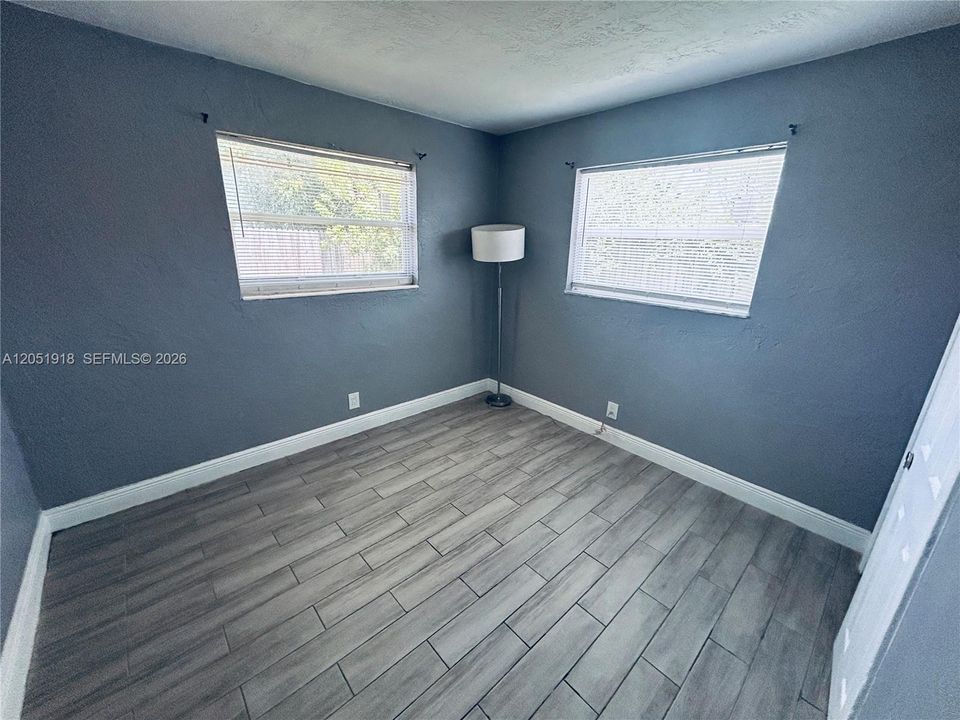 For Rent: $2,100 (2 beds, 1 baths, 1689 Square Feet)