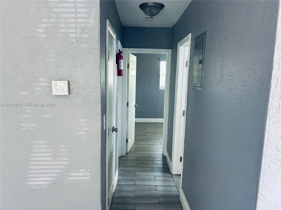 For Rent: $2,100 (2 beds, 1 baths, 1689 Square Feet)