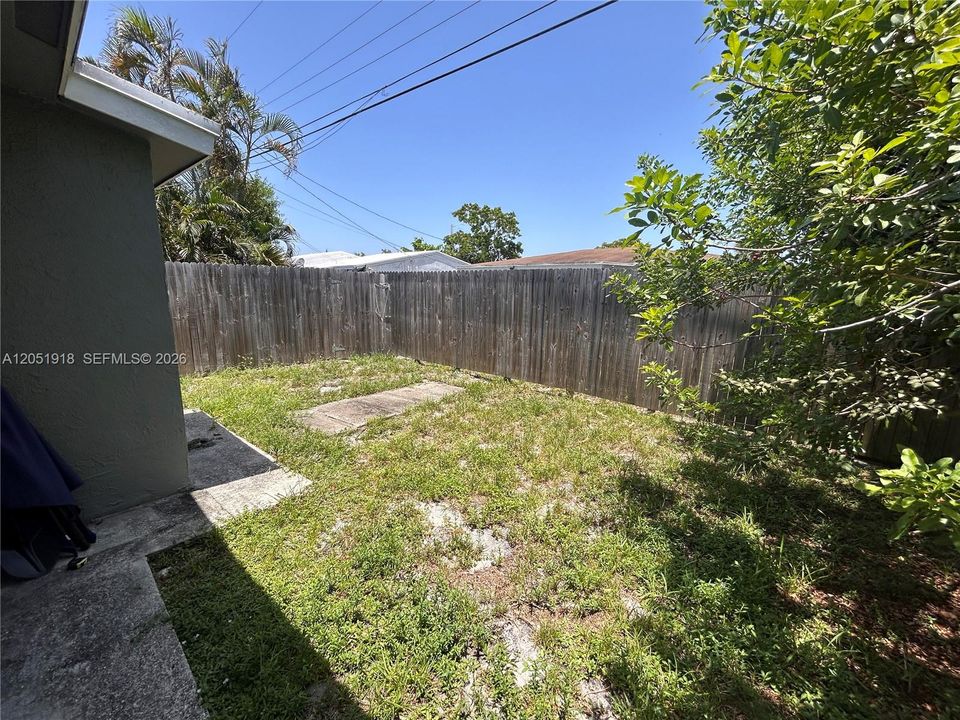 For Rent: $2,100 (2 beds, 1 baths, 1689 Square Feet)