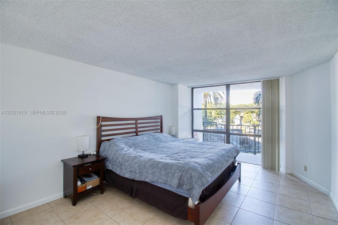 For Rent: $2,200 (1 beds, 1 baths, 875 Square Feet)