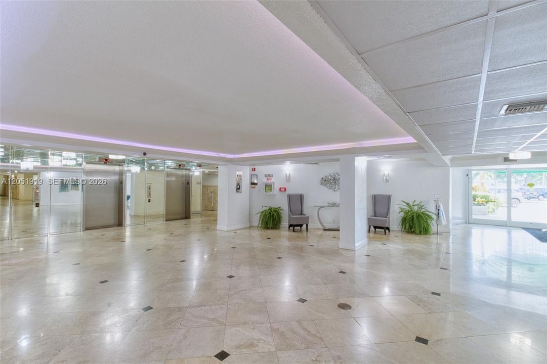 For Rent: $2,200 (1 beds, 1 baths, 875 Square Feet)