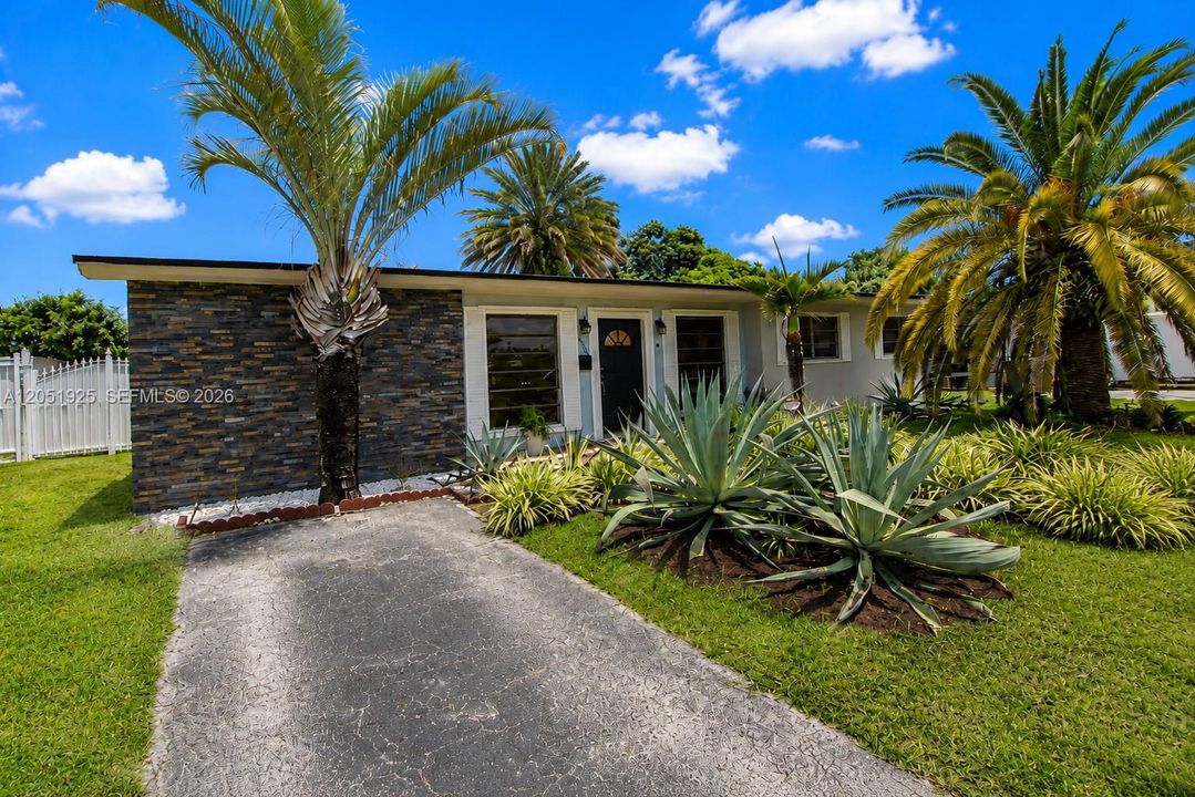For Sale: $719,000 (3 beds, 2 baths, 1800 Square Feet)