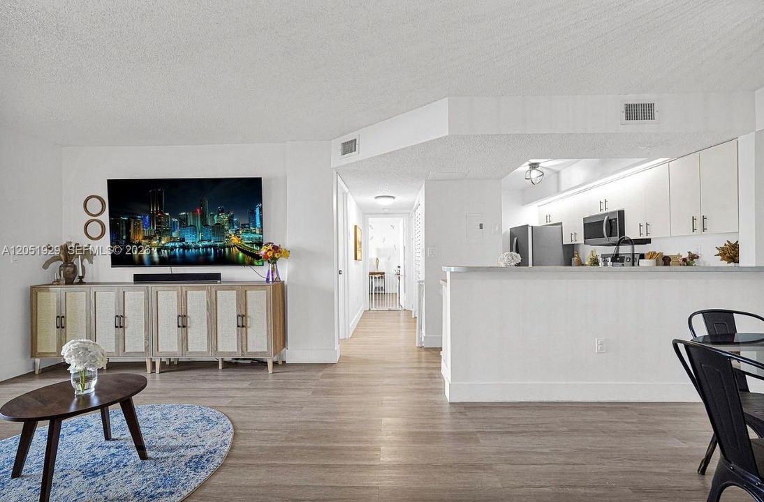 В аренду: $2,300 (2 спален, 2 ванн, 1113 Квадратных фут)