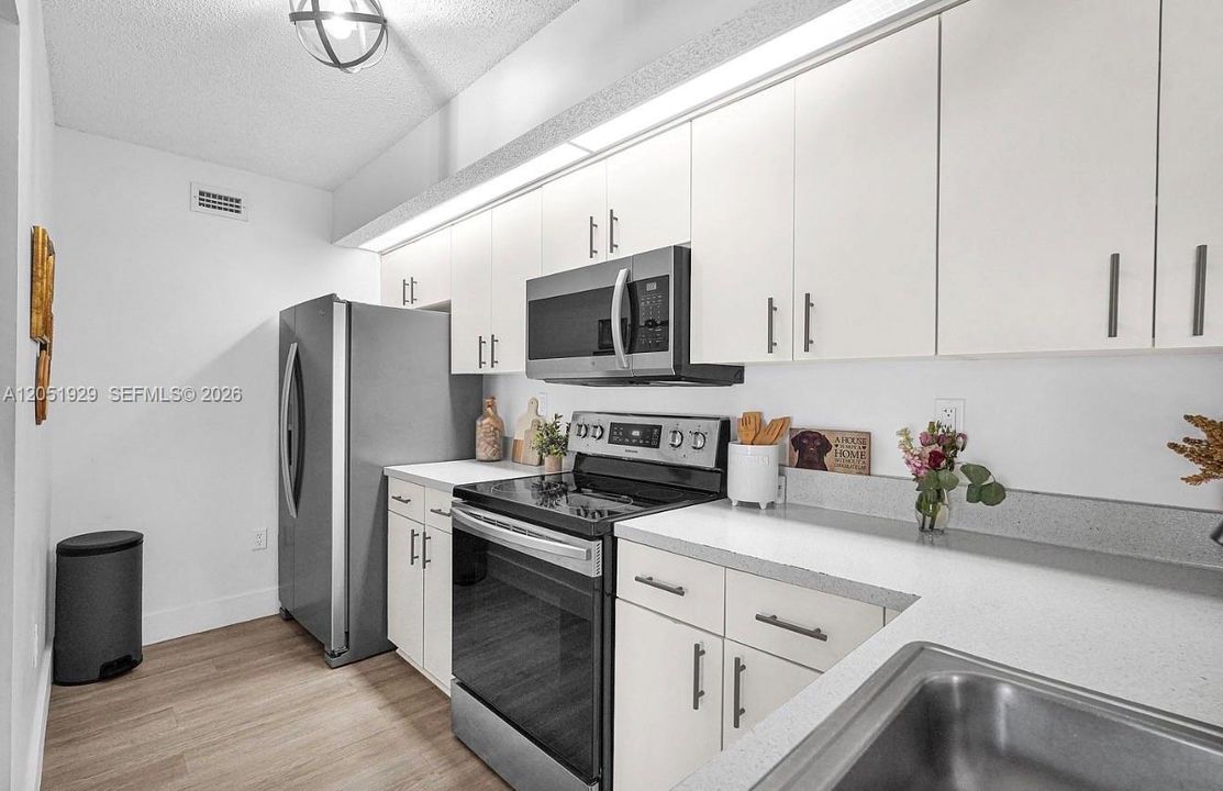 В аренду: $2,300 (2 спален, 2 ванн, 1113 Квадратных фут)