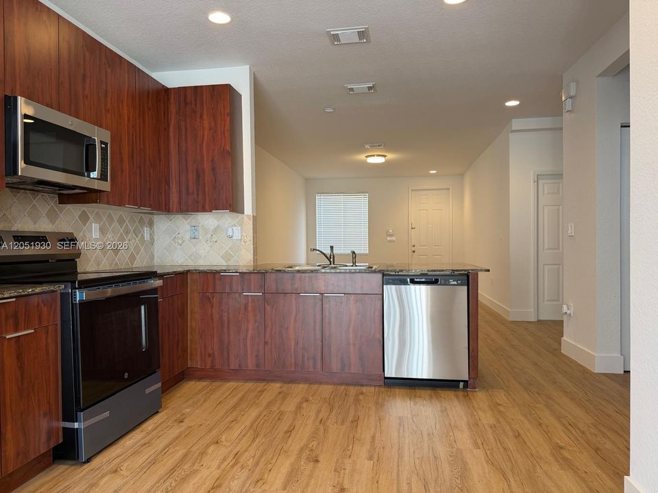For Rent: $3,300 (3 beds, 3 baths, 1740 Square Feet)