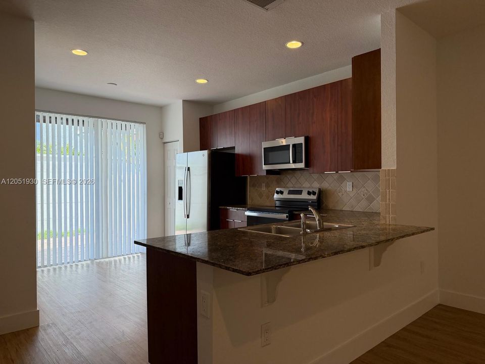 For Rent: $3,300 (3 beds, 3 baths, 1740 Square Feet)