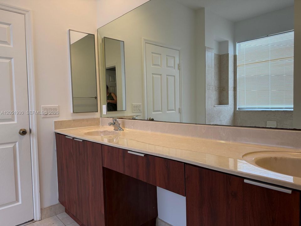 For Rent: $3,300 (3 beds, 3 baths, 1740 Square Feet)