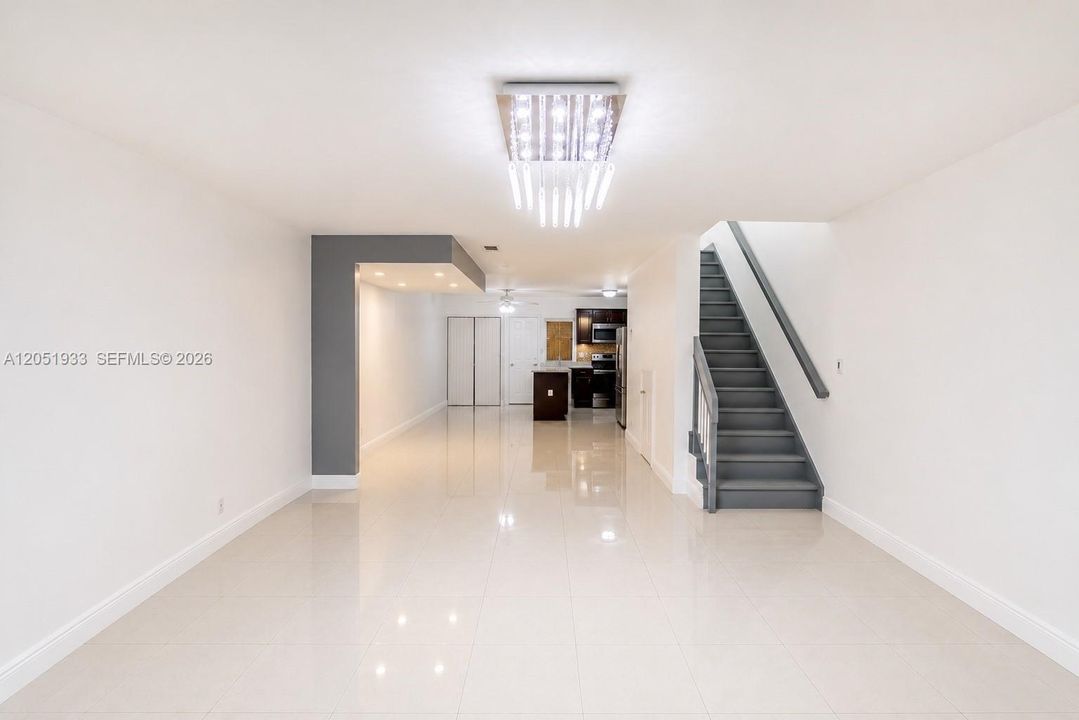 For Rent: $2,800 (2 beds, 2 baths, 1060 Square Feet)