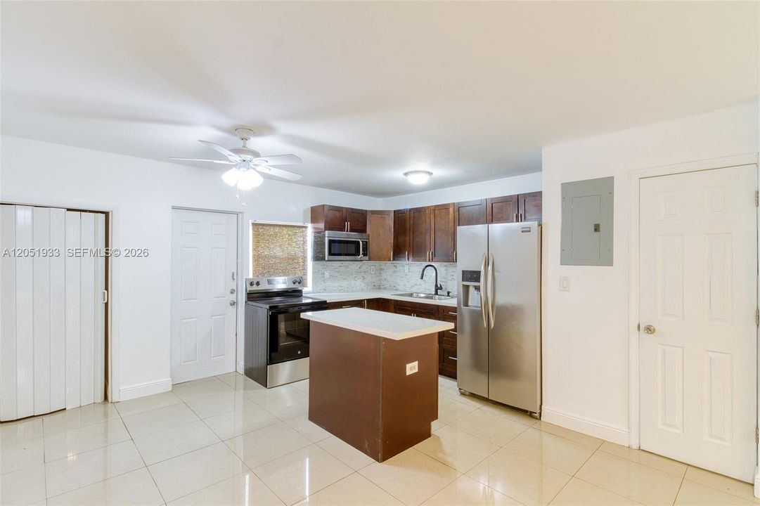 For Rent: $2,800 (2 beds, 2 baths, 1060 Square Feet)