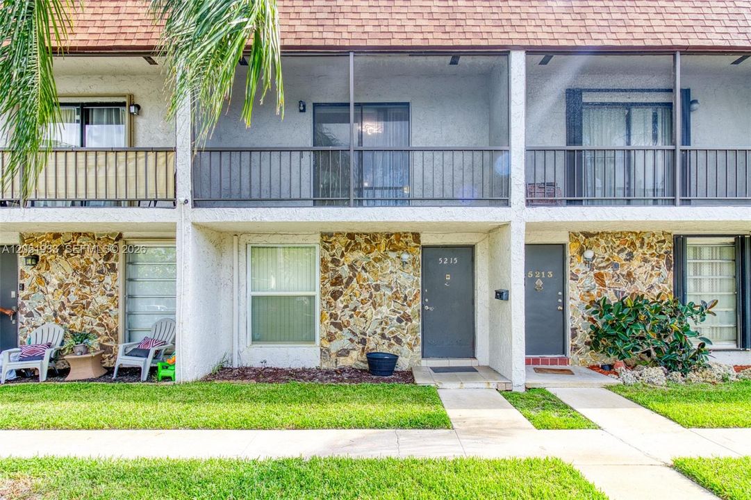 For Rent: $2,800 (2 beds, 2 baths, 1060 Square Feet)