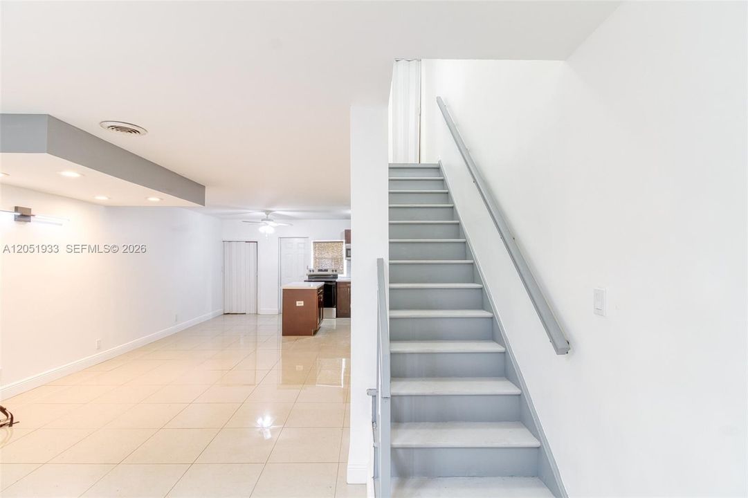 For Rent: $2,800 (2 beds, 2 baths, 1060 Square Feet)