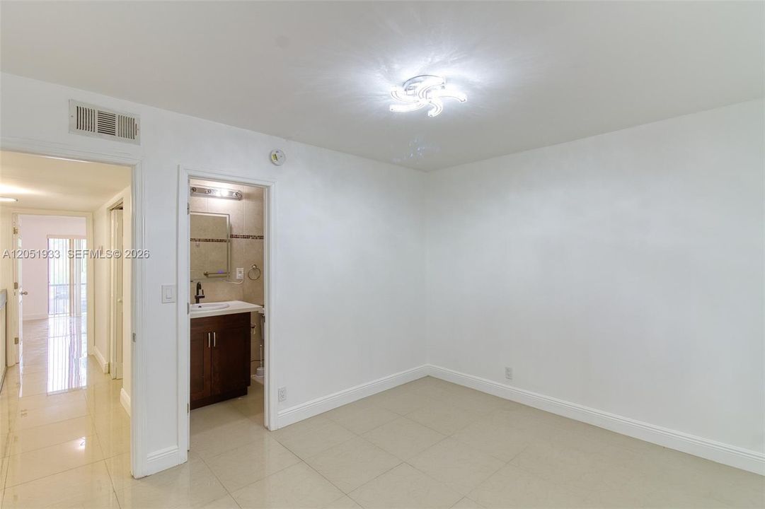 For Rent: $2,800 (2 beds, 2 baths, 1060 Square Feet)