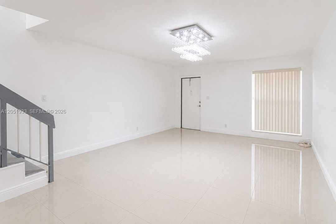 For Rent: $2,800 (2 beds, 2 baths, 1060 Square Feet)