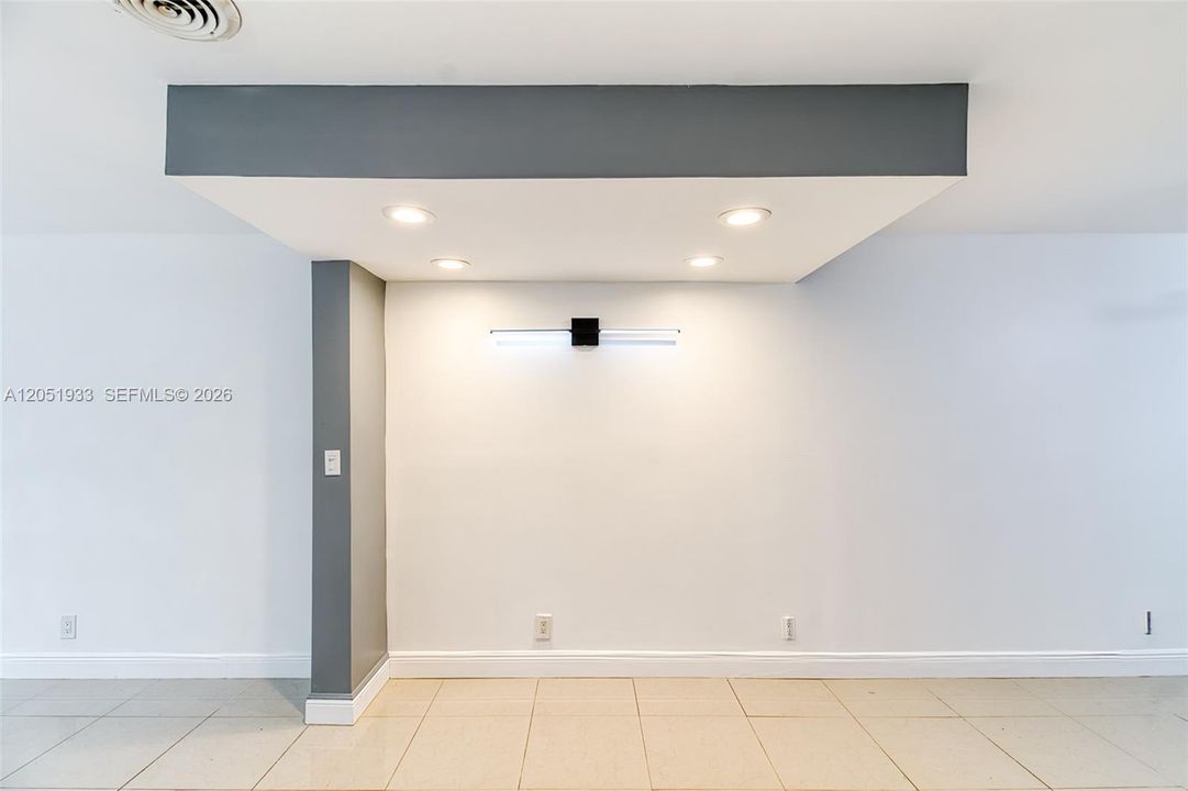 For Rent: $2,800 (2 beds, 2 baths, 1060 Square Feet)