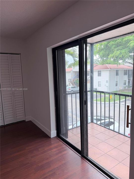 En Venta: $390,000 (3 camas, 3 baños, 1364 Pies cuadrados)