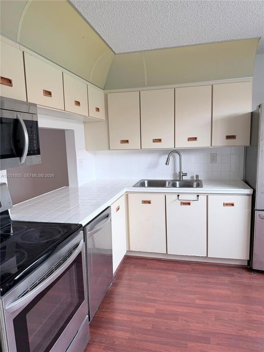En Venta: $390,000 (3 camas, 3 baños, 1364 Pies cuadrados)