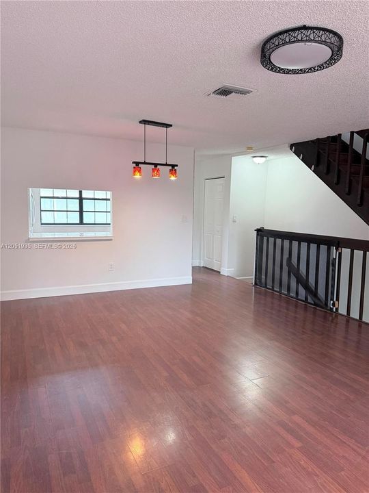 En Venta: $390,000 (3 camas, 3 baños, 1364 Pies cuadrados)