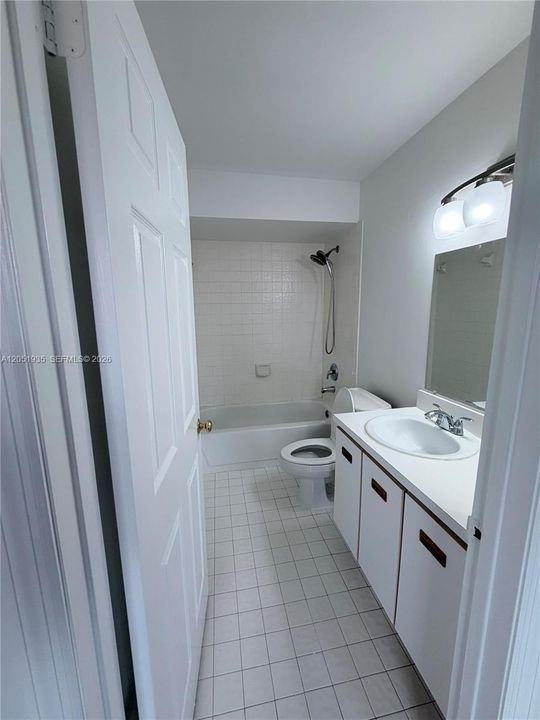 En Venta: $390,000 (3 camas, 3 baños, 1364 Pies cuadrados)