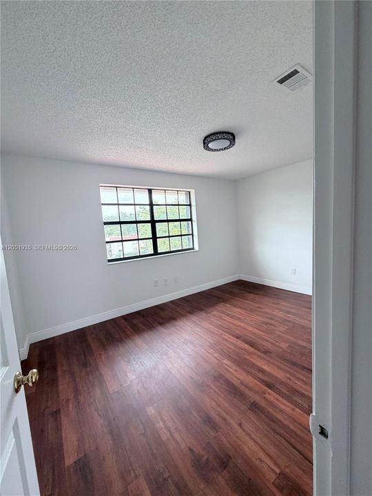 En Venta: $390,000 (3 camas, 3 baños, 1364 Pies cuadrados)