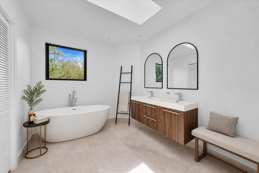 098-Master Bath