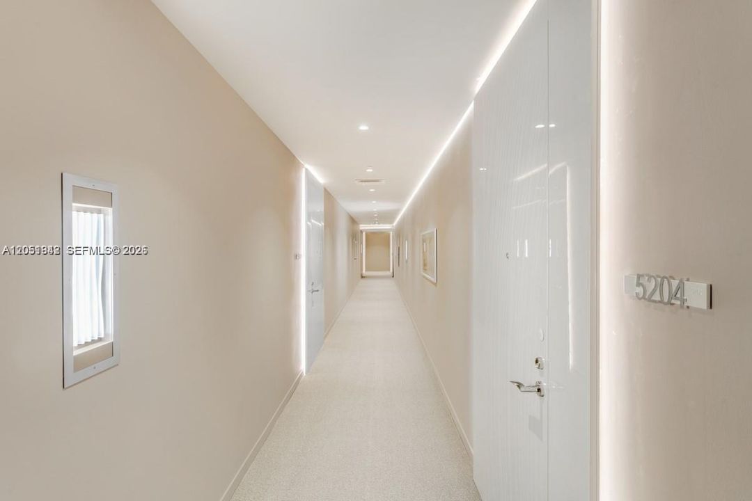 For Rent: $5,000 (1 beds, 1 baths, 839 Square Feet)