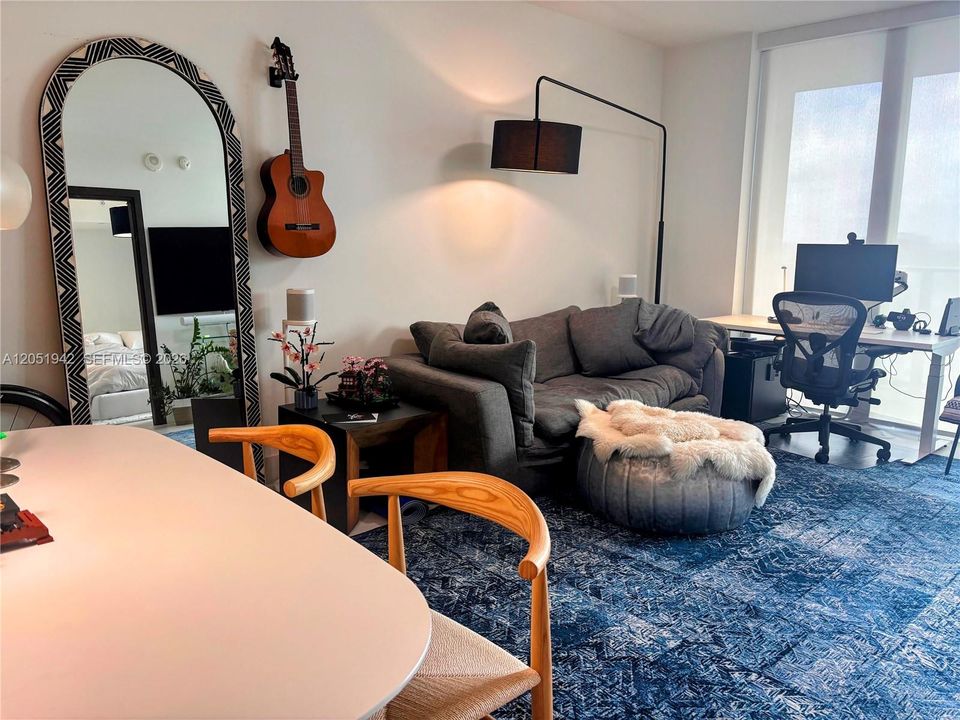 For Rent: $5,000 (1 beds, 1 baths, 839 Square Feet)