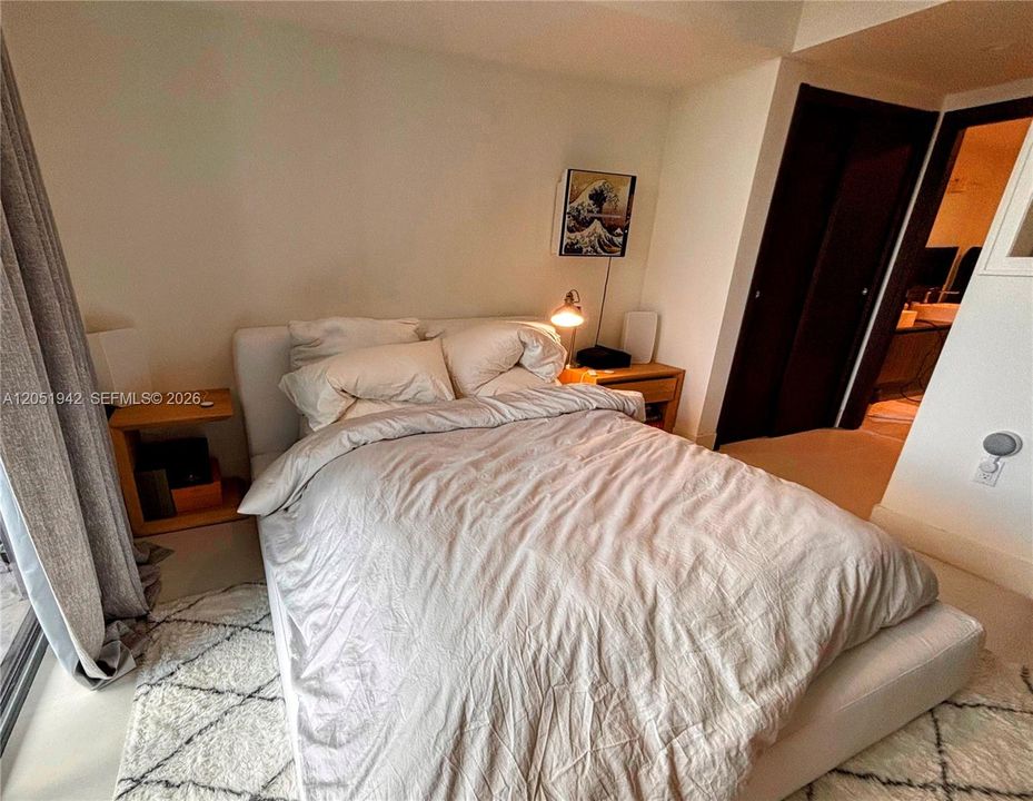 For Rent: $5,000 (1 beds, 1 baths, 839 Square Feet)