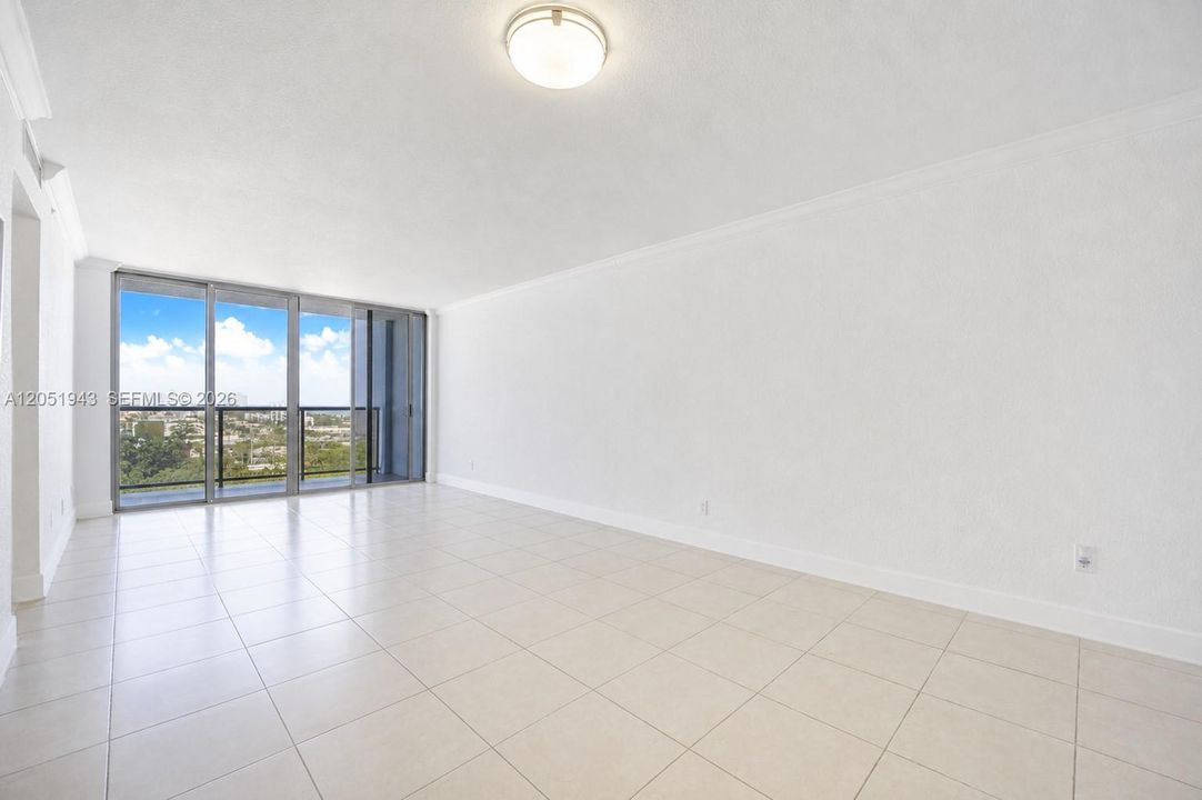 Active With Contract: $2,300 (1 beds, 1 baths, 905 Square Feet)
