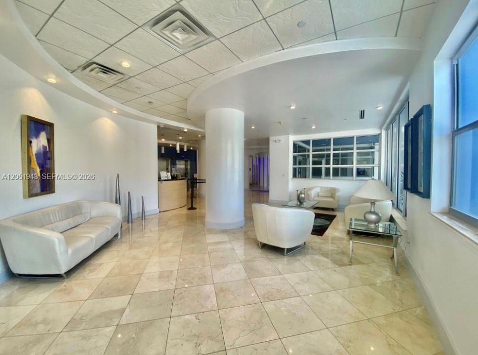 Active With Contract: $2,300 (1 beds, 1 baths, 905 Square Feet)