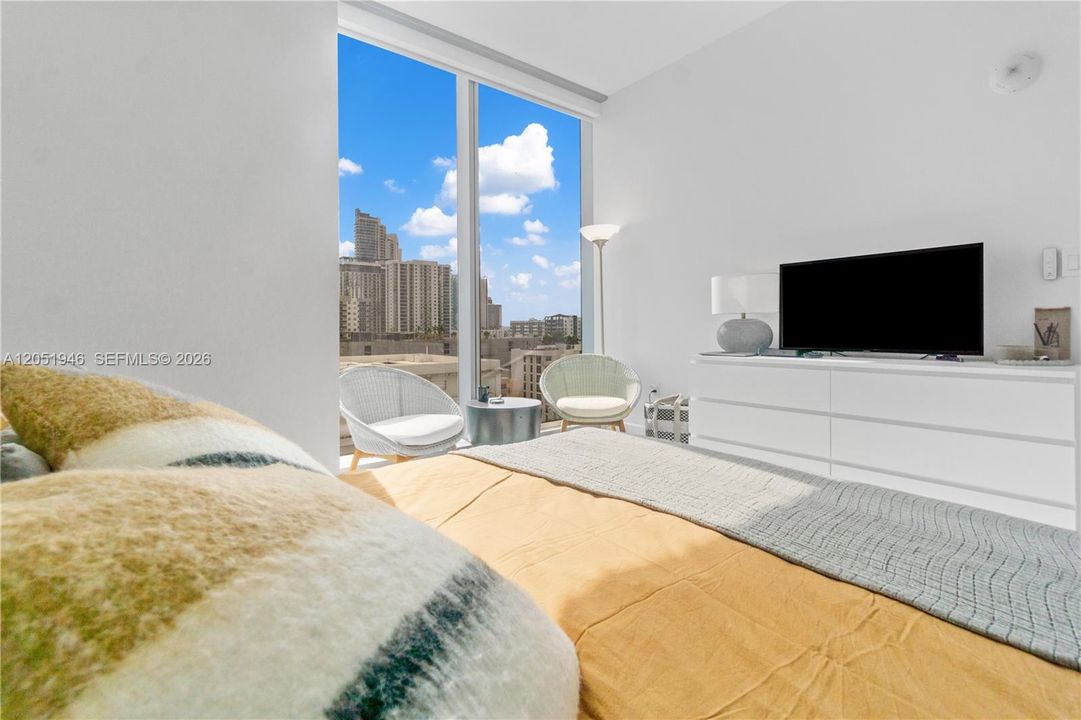 В аренду: $7,850 (2 спален, 2 ванн, 955 Квадратных фут)