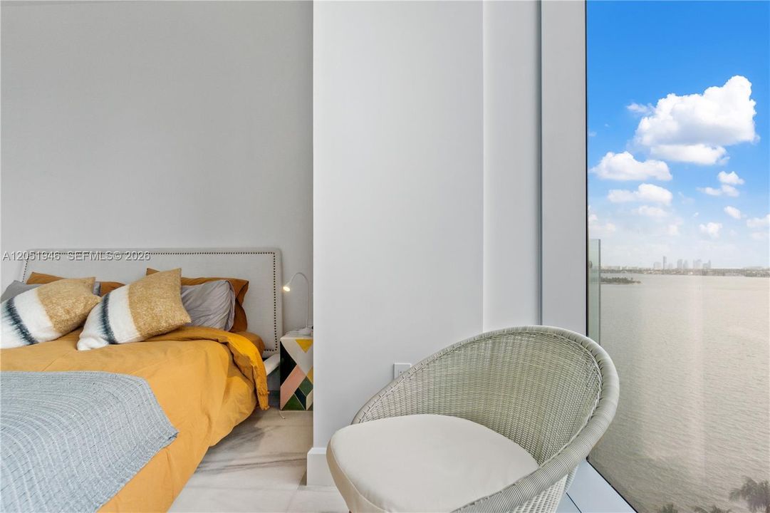В аренду: $7,850 (2 спален, 2 ванн, 955 Квадратных фут)