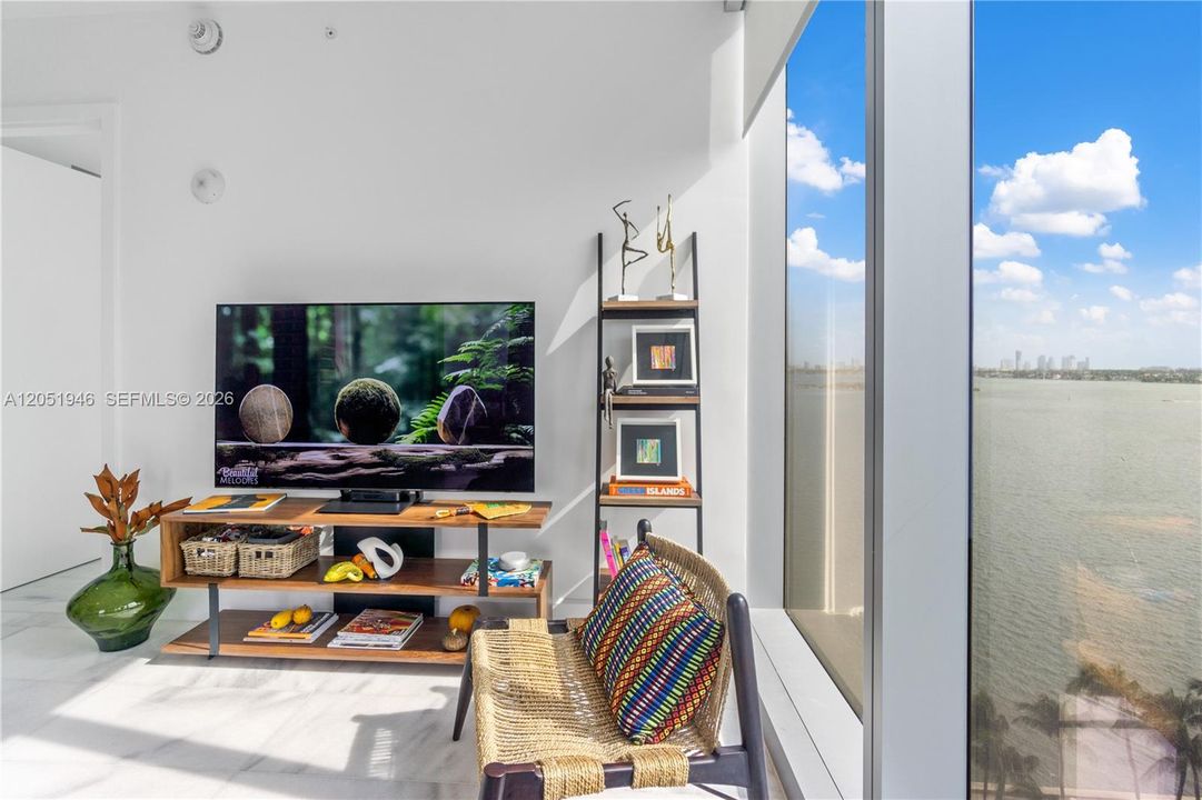 В аренду: $7,850 (2 спален, 2 ванн, 955 Квадратных фут)