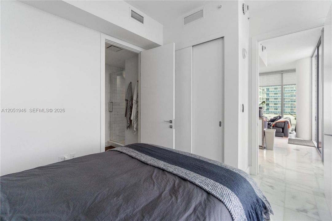 В аренду: $7,850 (2 спален, 2 ванн, 955 Квадратных фут)