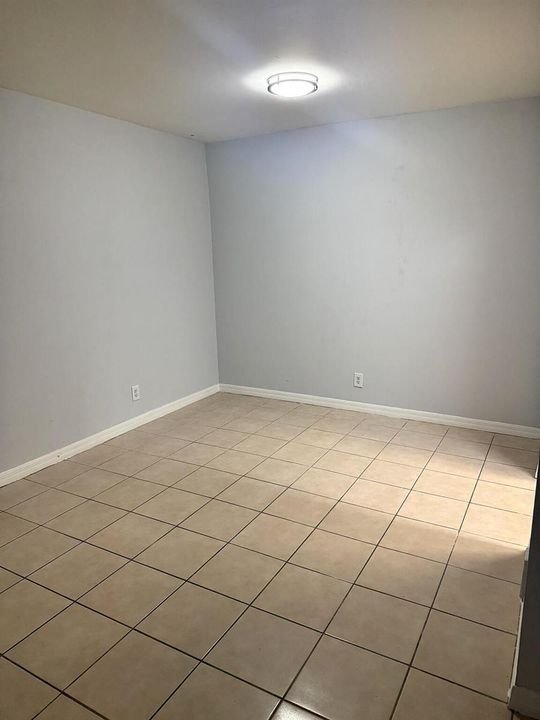 south-florida-home-spacious-room