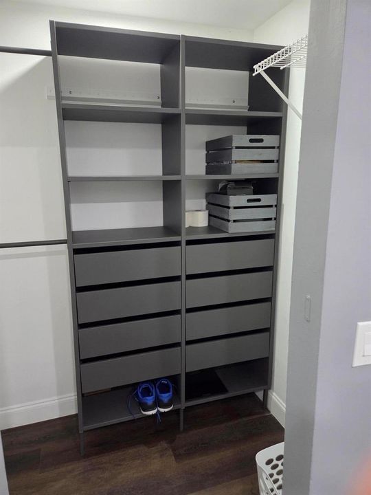 Master Walking closet 2